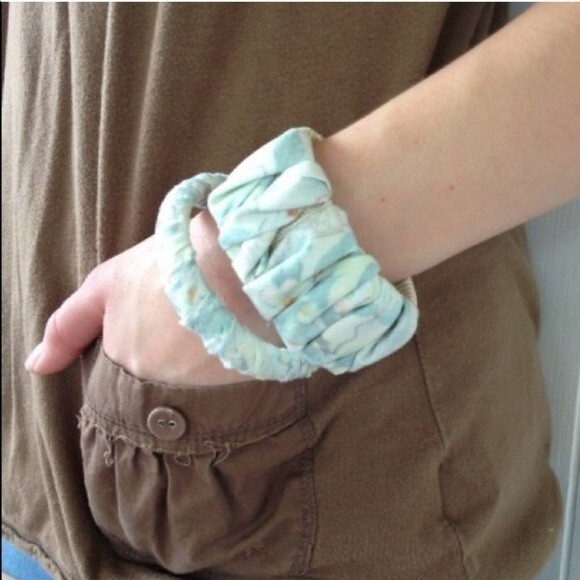 Handmade Bracelet Blue Floral Fabric-Wrapped Vintage Bangle - Picture 5 of 5